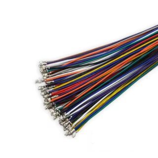 Cable eléctrico calibre 30AWG con aislamiento de silicona ultra flexible y terminales instalados para conexiones en proyectos electrónicos.