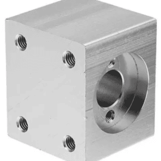 soporte aluminio tuerca husillo t8, una pieza de aluminio diseñada para fijar tuercas T8 en sistemas de movimiento lineal, utilizada en impresoras 3D, CNC y proyectos de automatización.