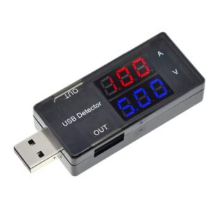 Multímetro USB KWS-10VA mostrando su pantalla digital con lecturas de voltaje y corriente, ideal para pruebas de cargadores y dispositivos electrónicos.