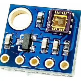 Sensor GY-ML8511 mostrando su módulo compacto con salida analógica, ideal para medición de radiación ultravioleta en proyectos electrónicos.