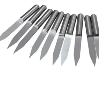 fresa CNC de punta de lanza de 0.1 mm, diseñada para grabados de alta precisión en materiales como PCB, acrílico y madera.