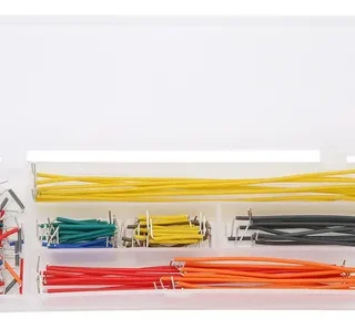 kit de cables puente en U para protoboard mostrando diferentes longitudes organizadas por tamaño, ideal para conexiones en proyectos electrónicos y prototipado.