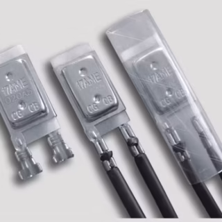 Interruptor térmico 17AM normalmente cerrado de 10A y 250V con rearme automático para protección de motores y transformadores.