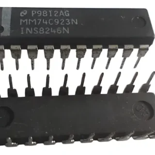 Circuito integrado 74C923 codificador CMOS para teclado matricial de hasta 20 teclas con salida binaria y encapsulado DIP-20.