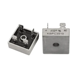 Puente rectificador KBPC3510 de 35A y 1000V con cuatro terminales para rectificación de corriente AC a DC.